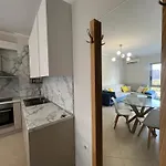 Apartament Stylish 50m From Radhime